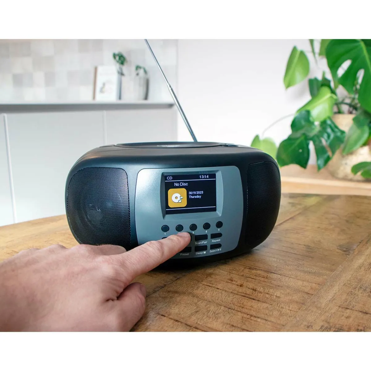 Lenco SCD-860BK Tragbares DAB+/FM Radio< Radios