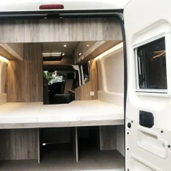 Markenlos Masis Polyester paneel RU Hecktür - Ducato/Boxer/Jumper ab 2006< Wohnmobil Innenverkleidung