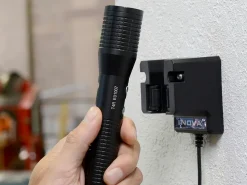 Nite Ize Taschenlampen|Taschenlampen-Inova T4R Powerswitch Wiederaufladbare Taschenlampe