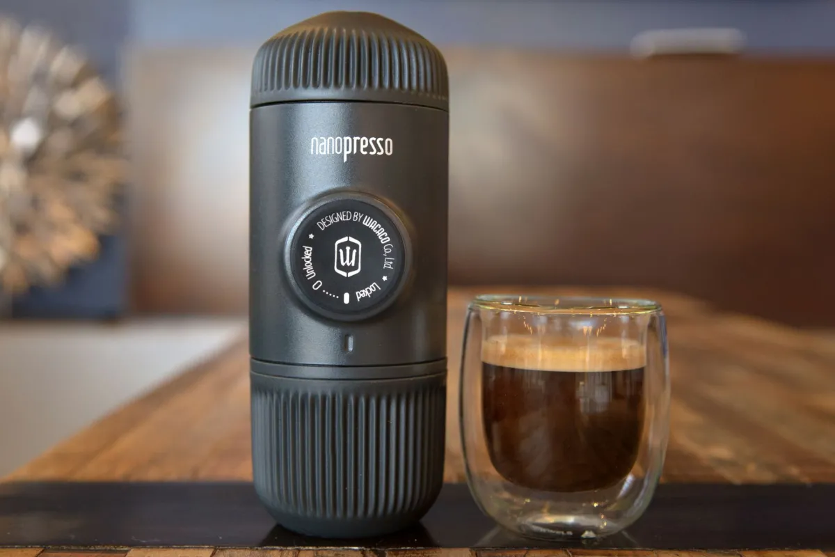 Wacaco Nanopresso tragbare Espressomaschine + Hülle - Black< Kaffeemaschinen